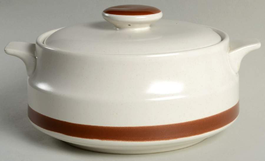 Sandusky 2 Qt Round Covered Casserole by Woodhaven Collection-1