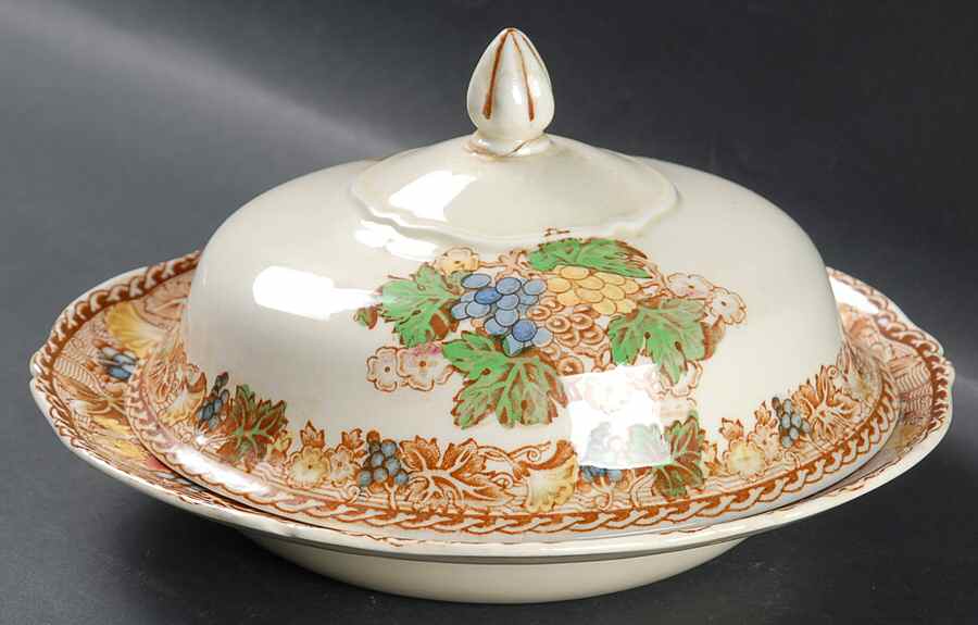 Hyde (Scalloped Edge) Round Covered Butter by Wood & Sons-1