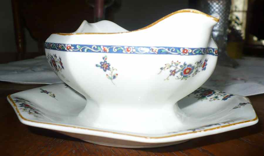 Old Chester Gravy Boat with Attached Underplate by Wood & Sons-1