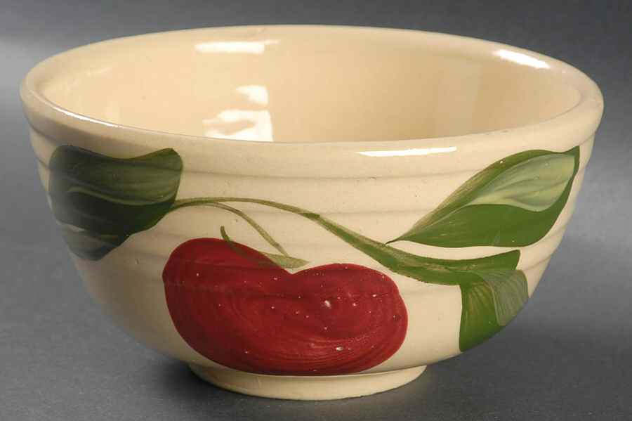 Apple 5" Nappy by Watt Pottery-1