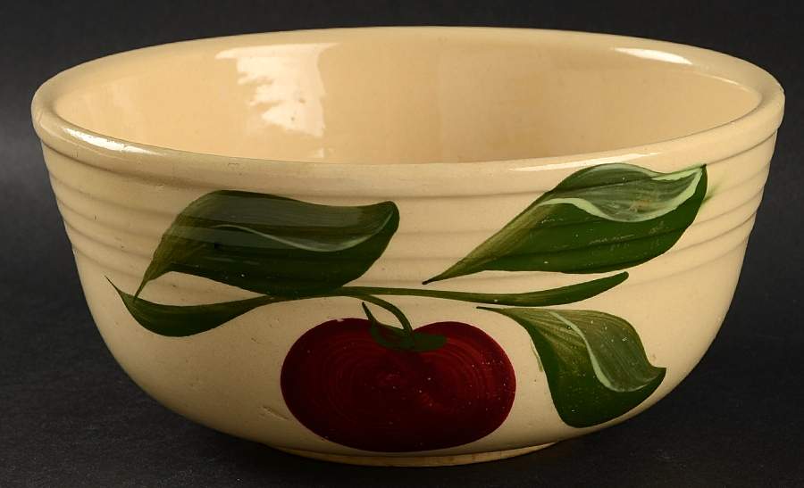 Apple 7" Nappy by Watt Pottery-1