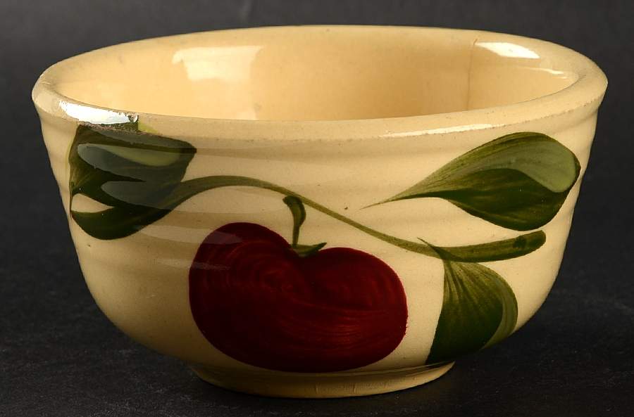 Apple 4" Nappy by Watt Pottery-1