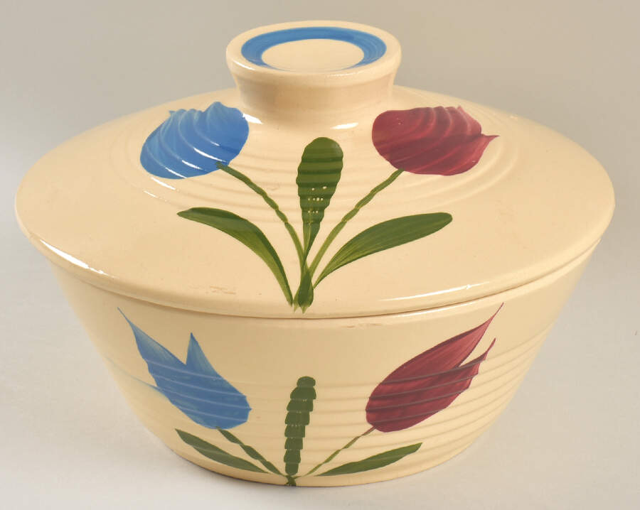 Tulip Round Covered Baker by Watt Pottery-1