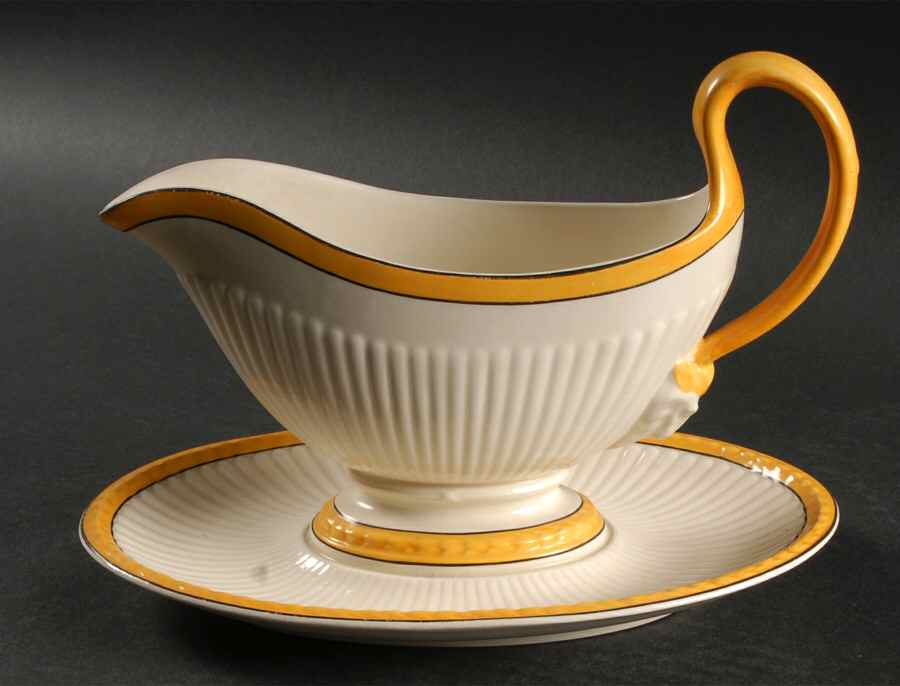 A7049 Gravy Boat with Attached Underplate by Wedgwood-1