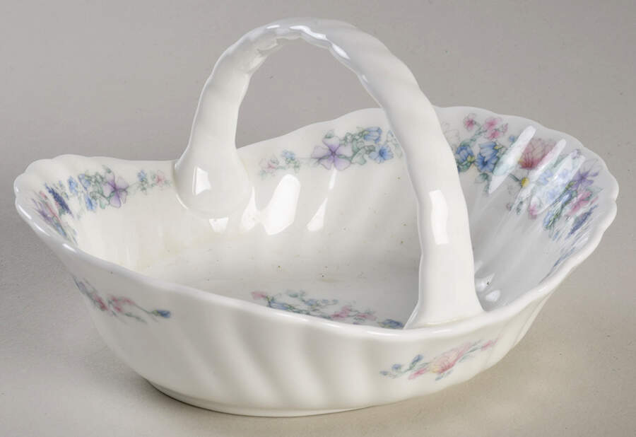Angela 5" Handled Canterbury Basket by Wedgwood-1