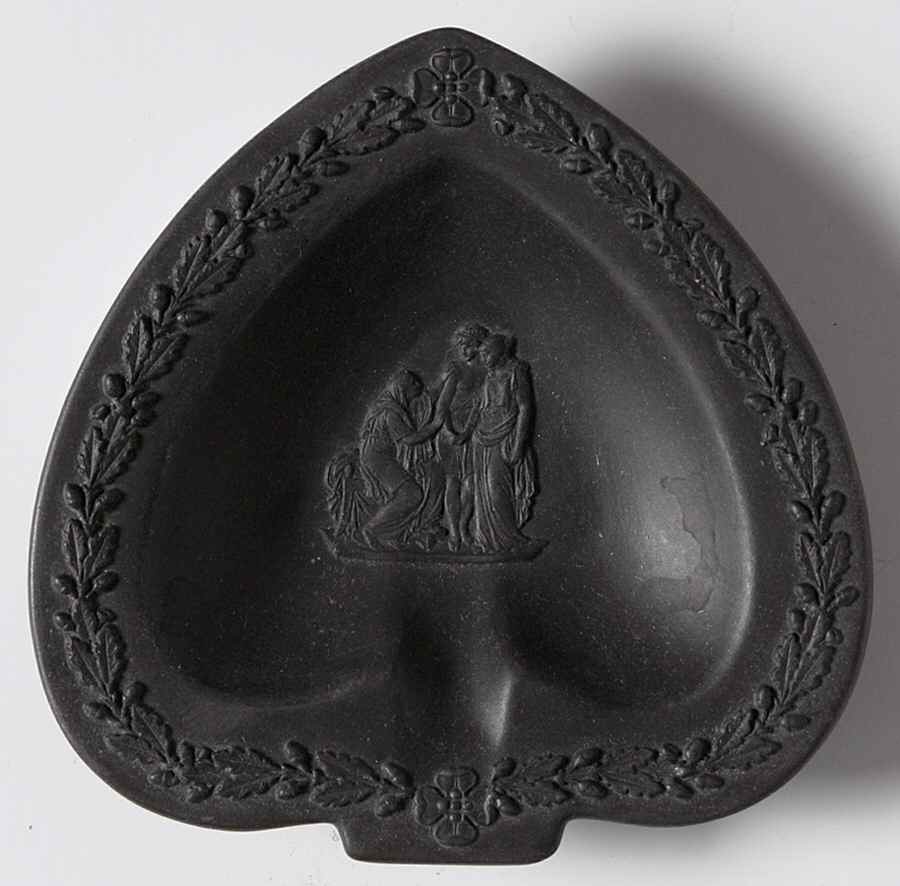 Basalt Black Small Spade Shape Ashtray by Wedgwood-1