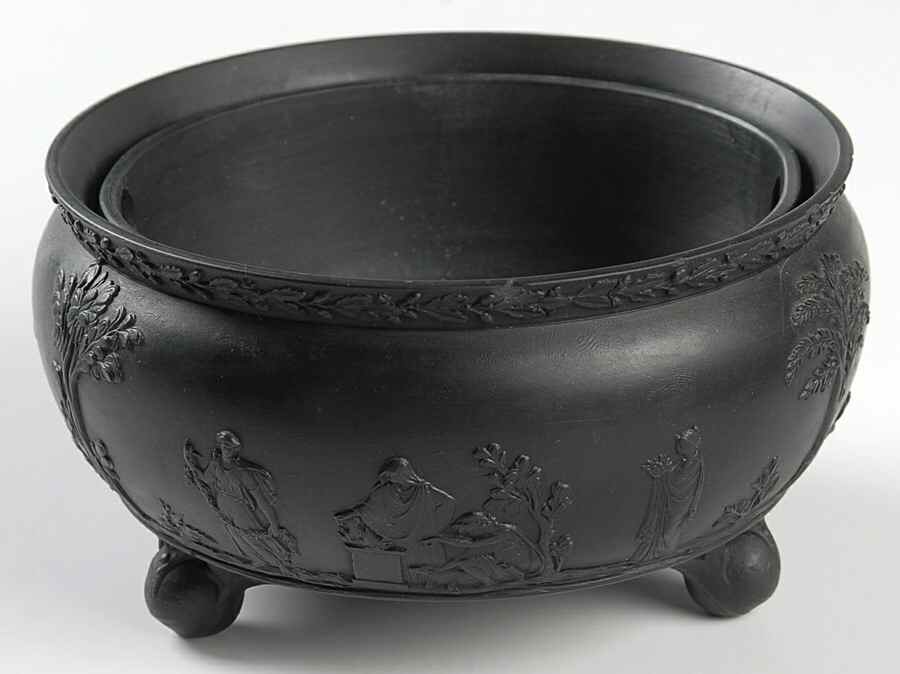 Basalt Black 5" Fern Dish with Liner by Wedgwood-1