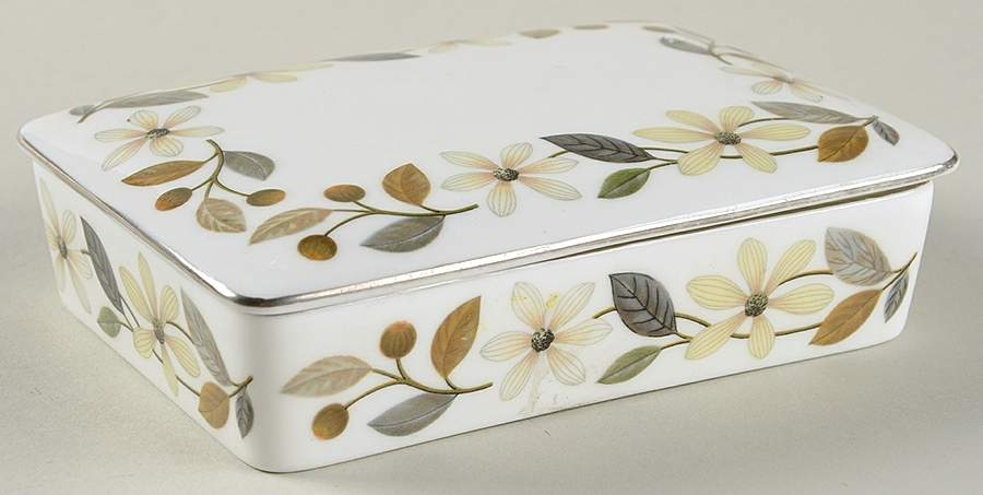 Beaconsfield Cigarette Box & Lid by Wedgwood-1
