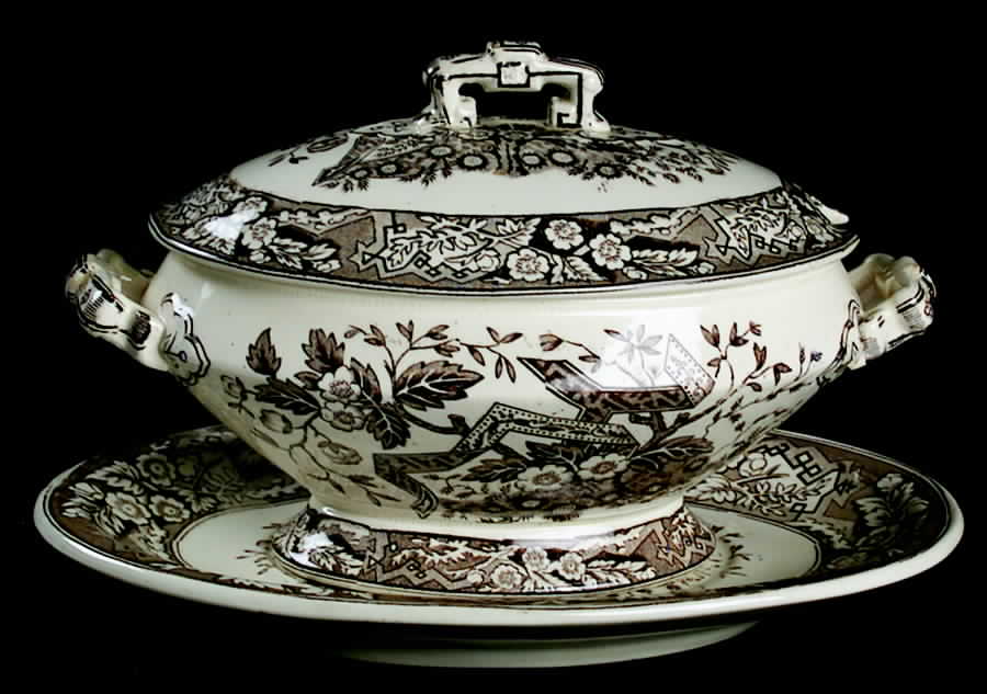 Beatrice Brown Sauce Boat & Lid with Underplate by Wedgwood-1