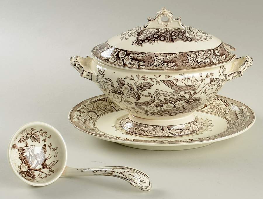 Beatrice Brown Sauce Boat & Lid & Underplate & Ladle by Wedgwood-1
