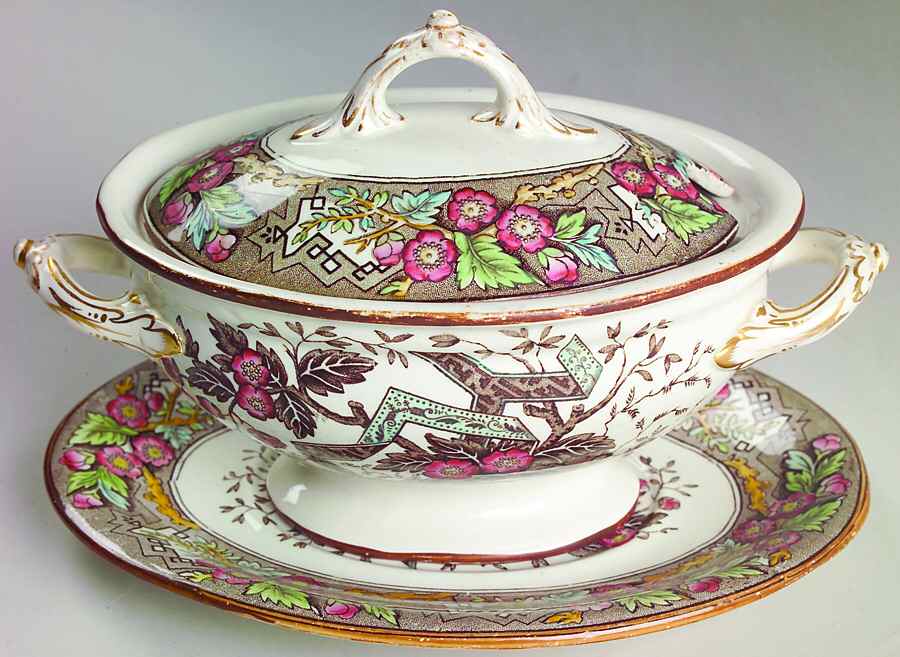 Beatrice Multicolor Sauce Boat & Lid with Underplate by Wedgwood-1