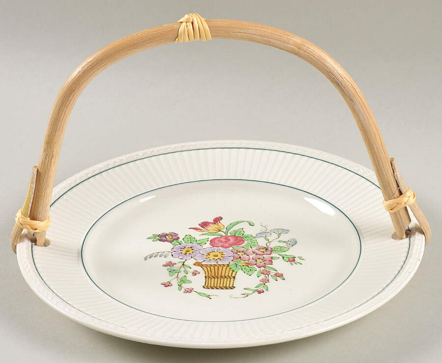 Belmar 5 3/8"-5 5/8" Bamboo Handled Serving Plate  HC by Wedgwood-1