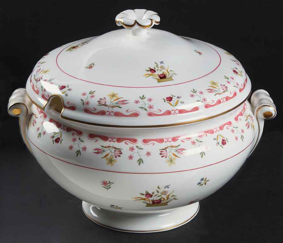 Bianca (Williamsburg Mark) Tureen &  Lid by Wedgwood-1