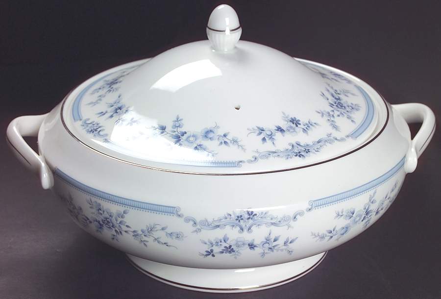 Bloomfield Round Covered Vegetable by Wedgwood-1