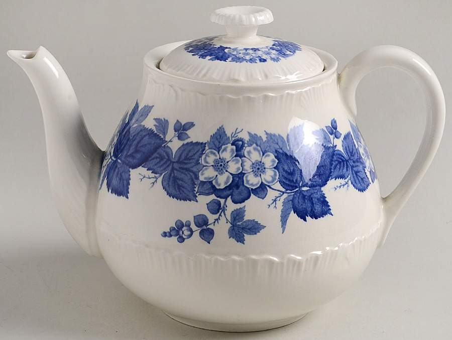 Bramble Blue (Shell Edge) Teapot & Lid by Wedgwood-1