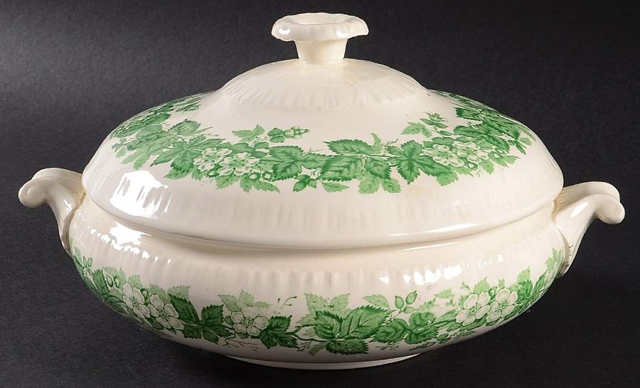 Bramble Green (Shell Edge) Round Covered Vegetable by Wedgwood-1