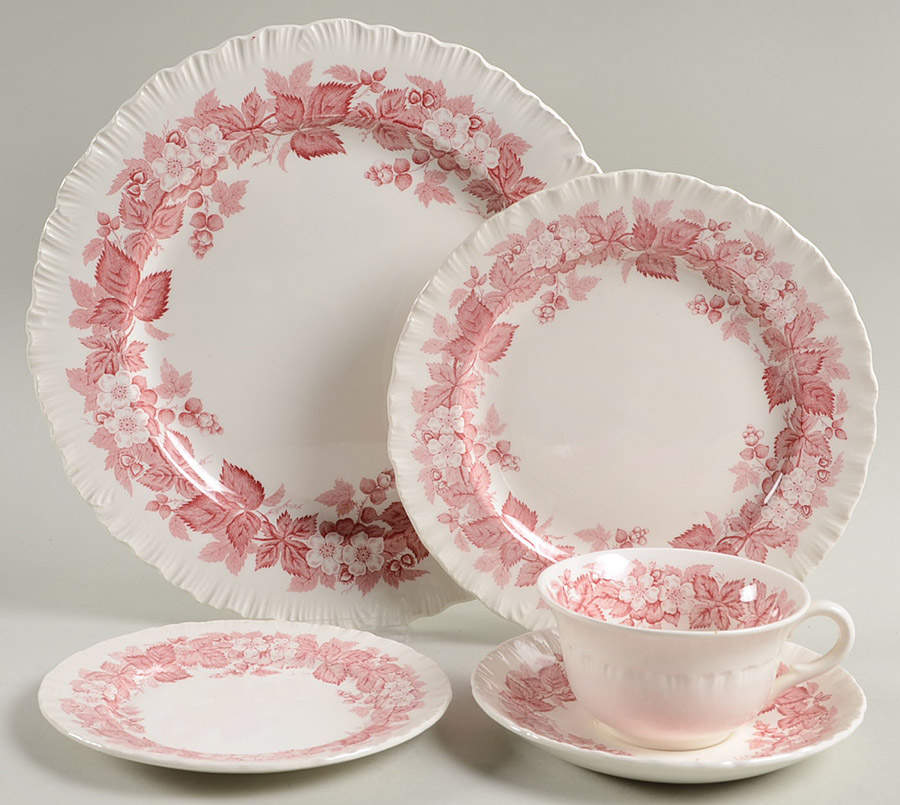 Bramble Pink (Shell Edge) 5 Piece Place Setting by Wedgwood-1
