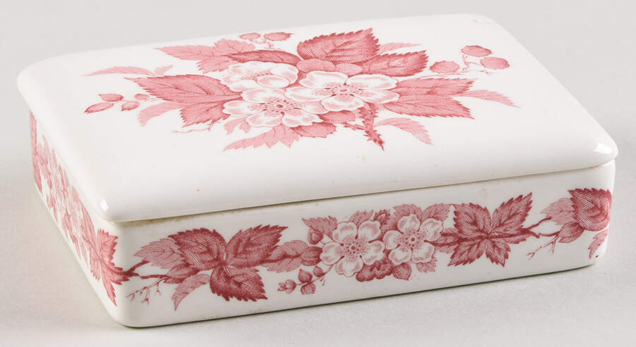 Bramble Pink (Shell Edge) Cigarette Box & Lid by Wedgwood-1