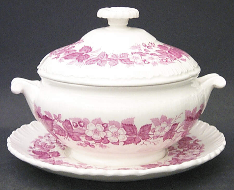 Bramble Pink (Shell Edge) Sauce Boat & Lid with Underplate by Wedgwood-1