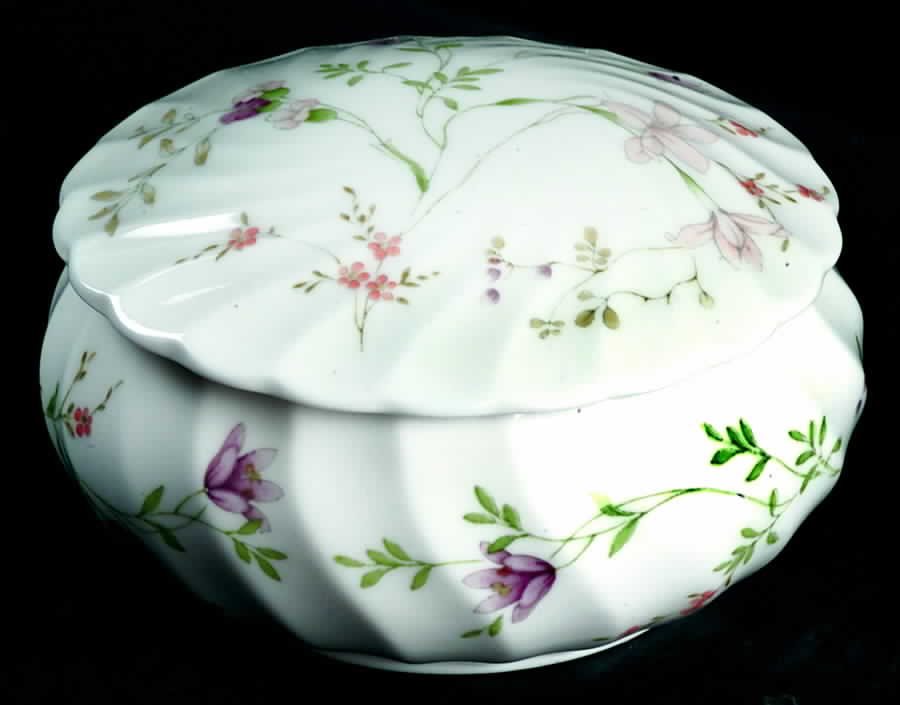 Campion Powder Box with Lid by Wedgwood-1
