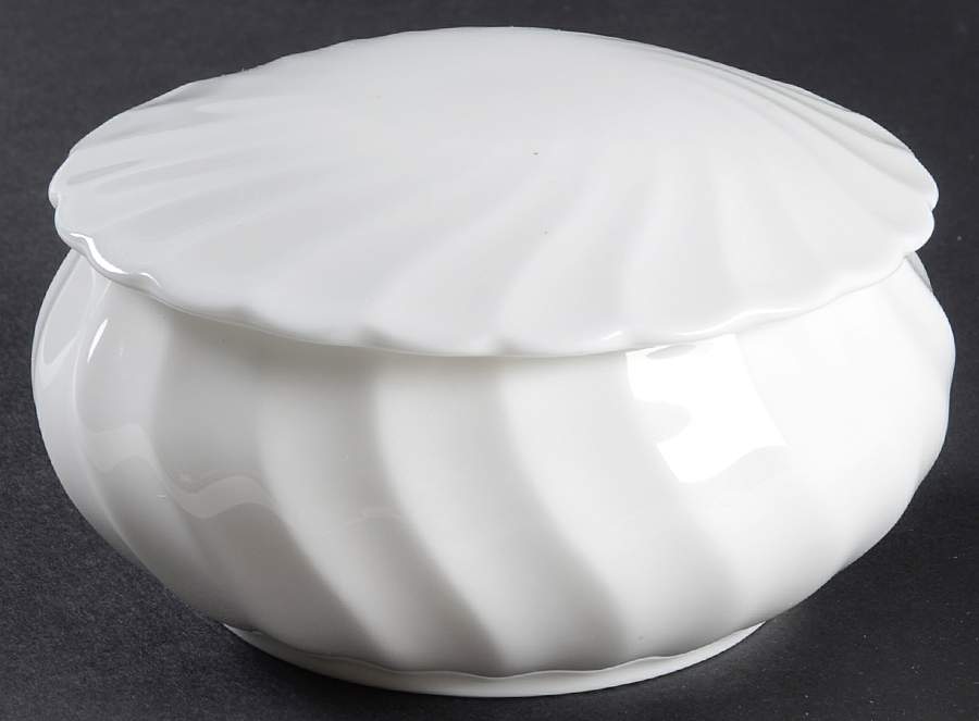 Candlelight Round Box & Lid by Wedgwood-1