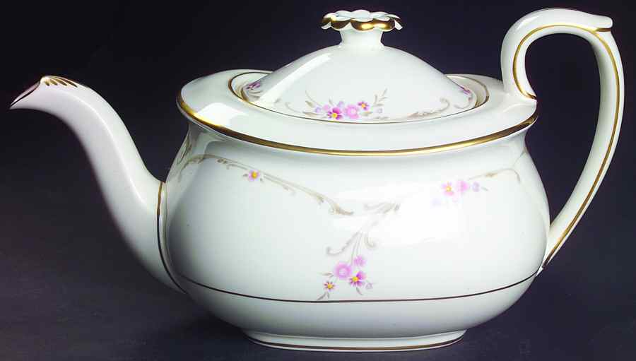 Carisbrooke Teapot & Lid by Wedgwood-1