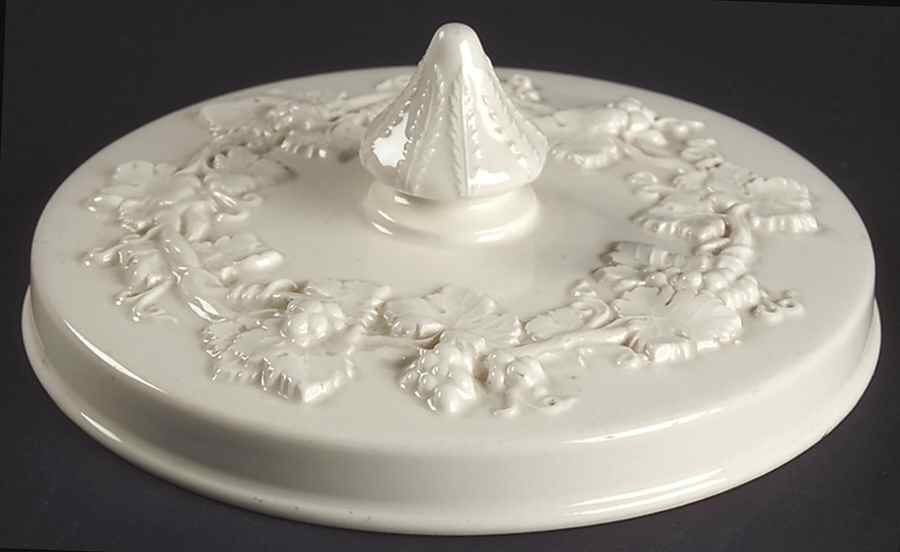 Cream Color on Cream Color (Plain Edge) Lid for Large Spiked Knob Box by Wedgwood-1