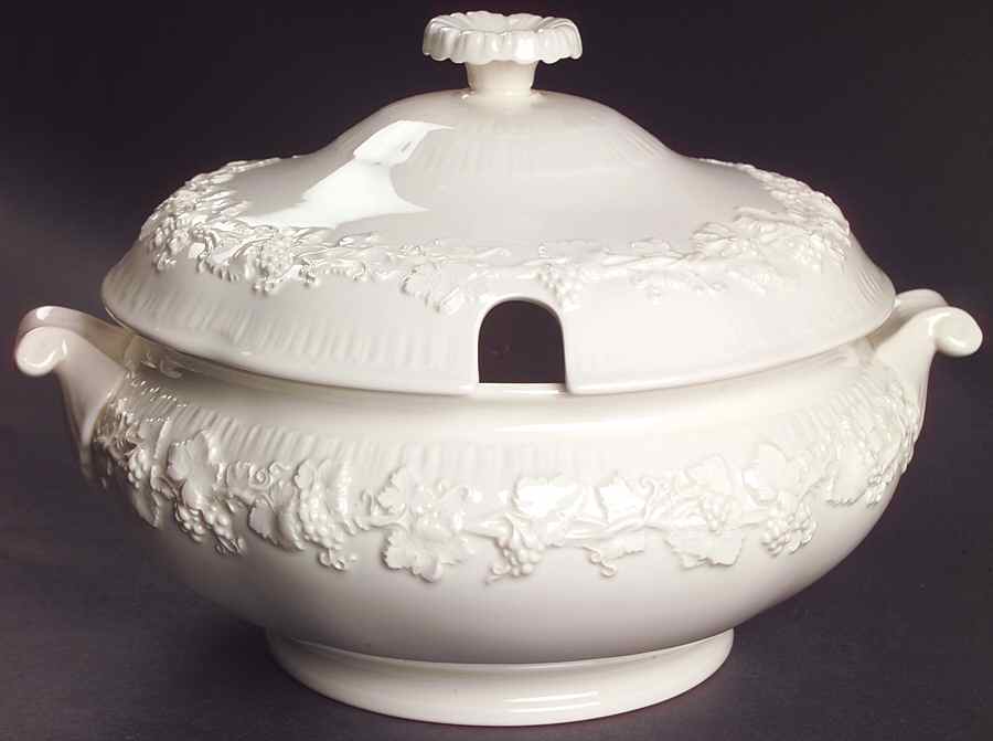 Cream Color on Cream Color (Shell Edge) Tureen &  Lid by Wedgwood-1