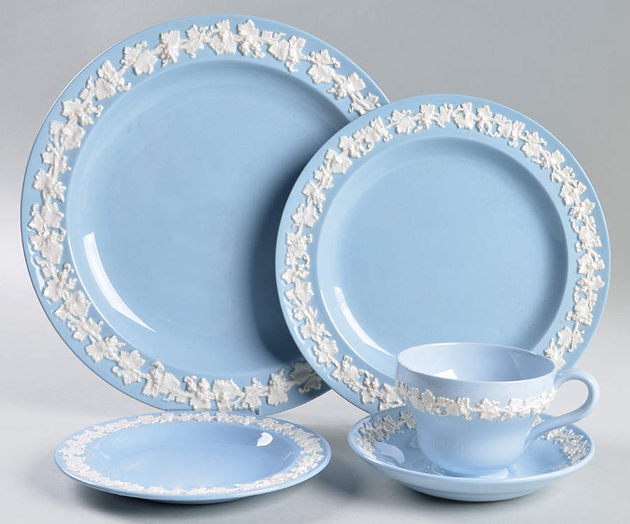 Cream Color on Lavender (Plain) 5 Piece Place Setting by Wedgwood-1