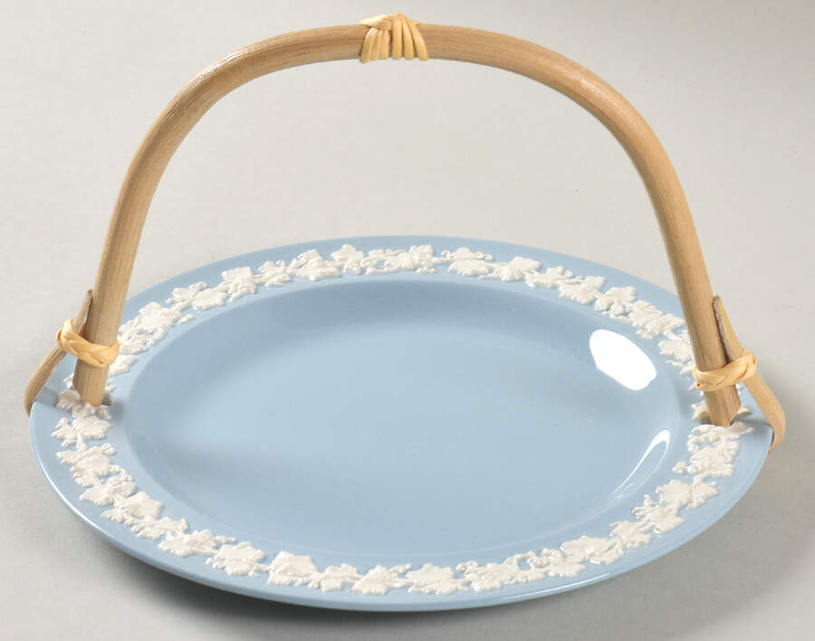 Cream Color on Lavender (Plain) 5 3/8"-5 5/8" Bamboo Handled Serving Plate  HC by Wedgwood-1