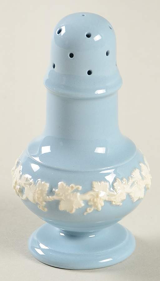 Cream Color on Lavender (Plain) Pepper Shaker (16 Holes) by Wedgwood-1