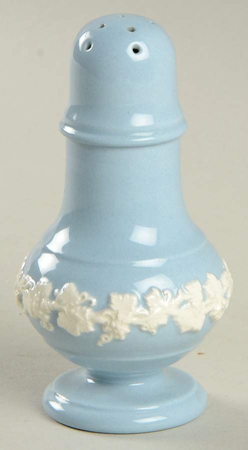 Cream Color on Lavender (Plain) Pepper Shaker (11 Holes) by Wedgwood-1