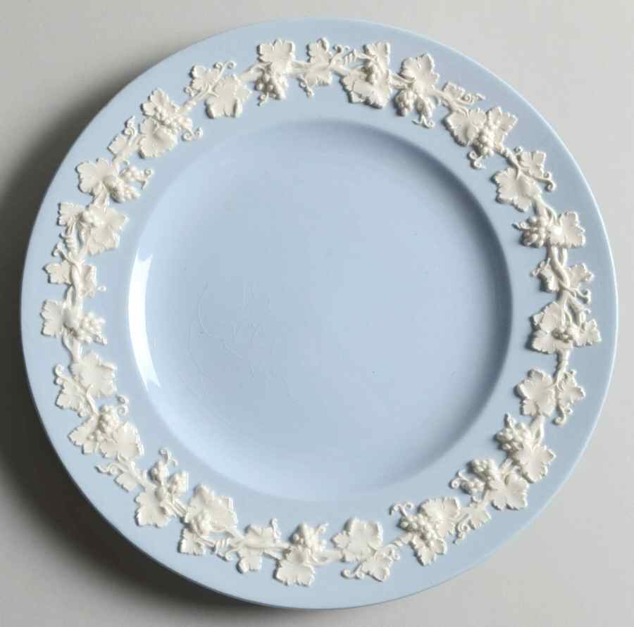 Cream Color on Lavender (Plain) Dessert/Pie Plate by Wedgwood-1