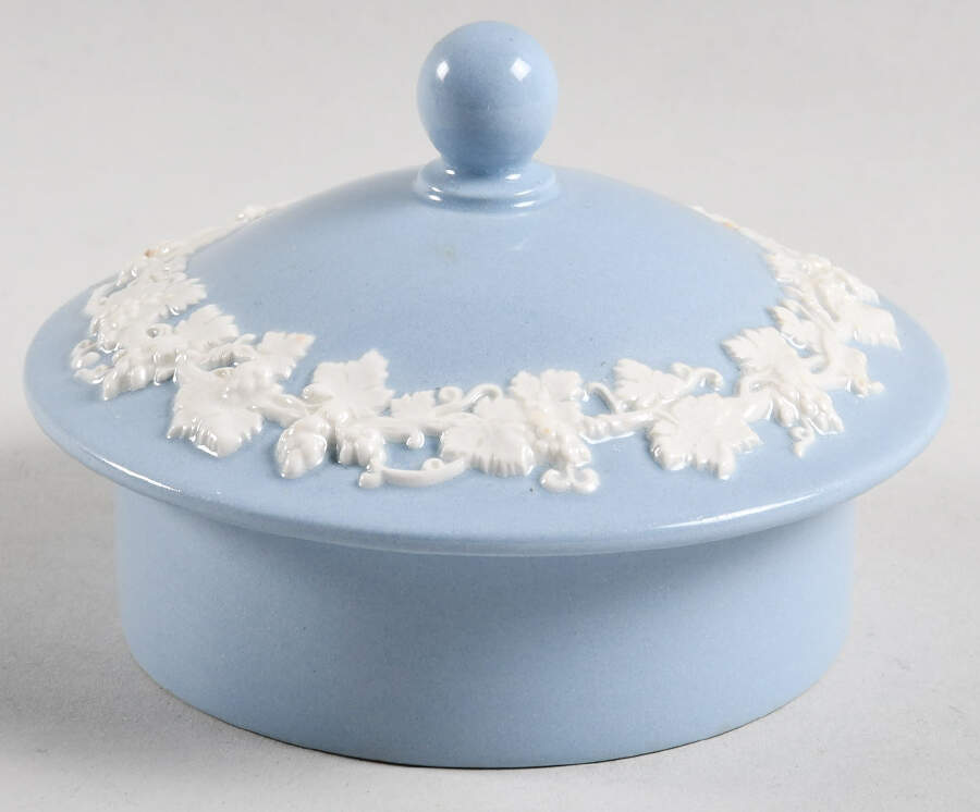 Cream Color on Lavender (Shell Edge) Lid for Teapot by Wedgwood-1