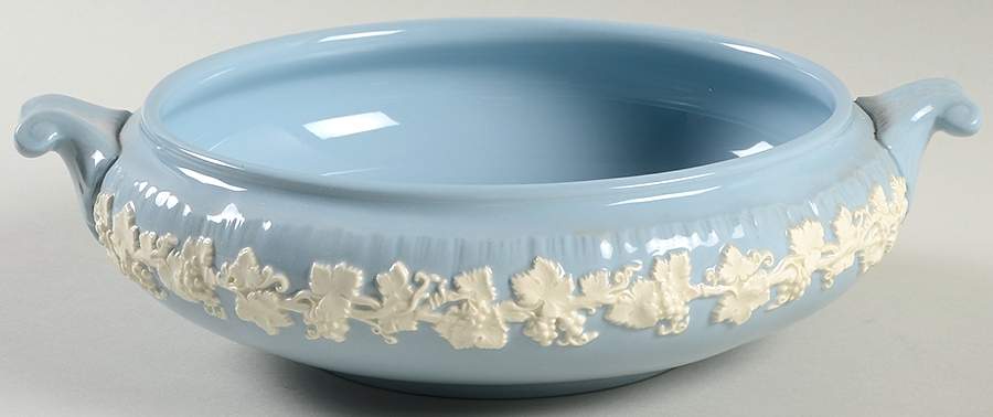 Cream Color on Lavender (Shell Edge) Round Vegetable No Lid by Wedgwood-1