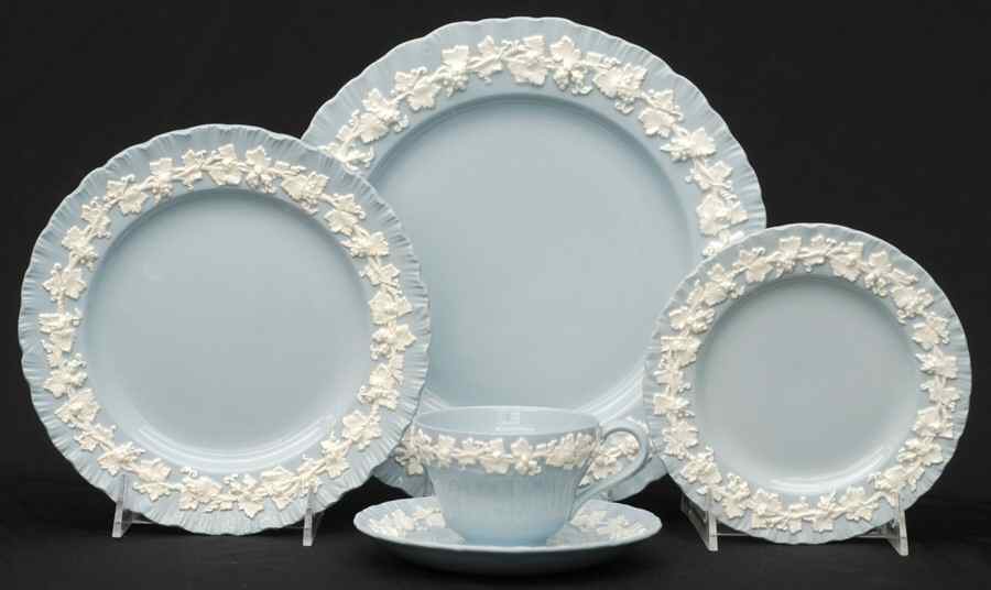 Cream Color on Lavender (Shell Edge) 5 Piece Place Setting by Wedgwood-1