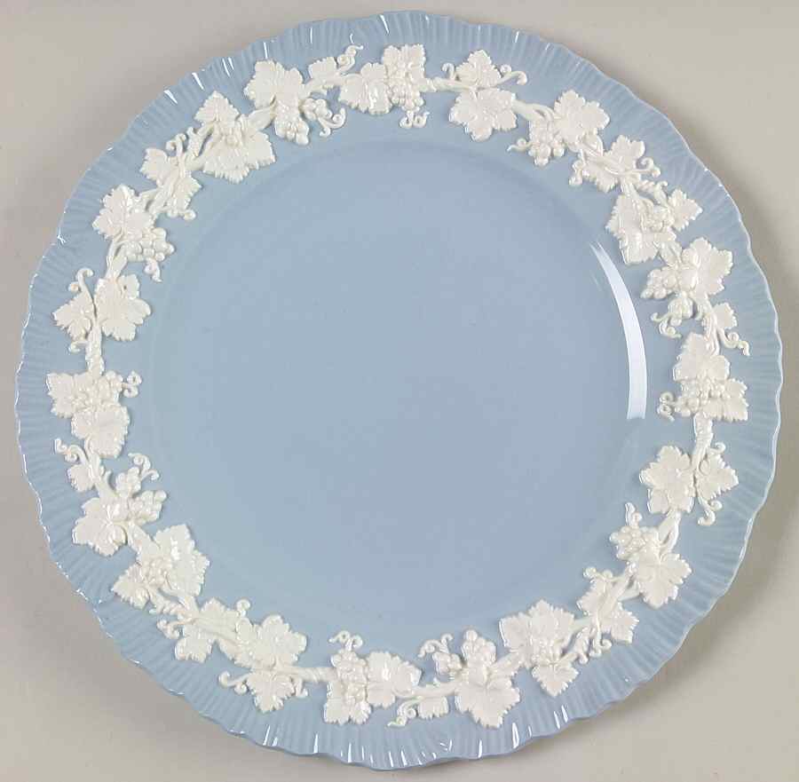 Cream Color on Lavender (Shell Edge) Dinner Plate by Wedgwood-1