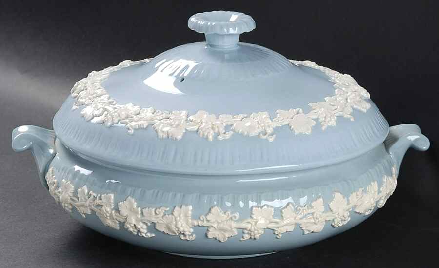 Cream Color on Lavender (Shell Edge) Round Covered Vegetable by Wedgwood-1