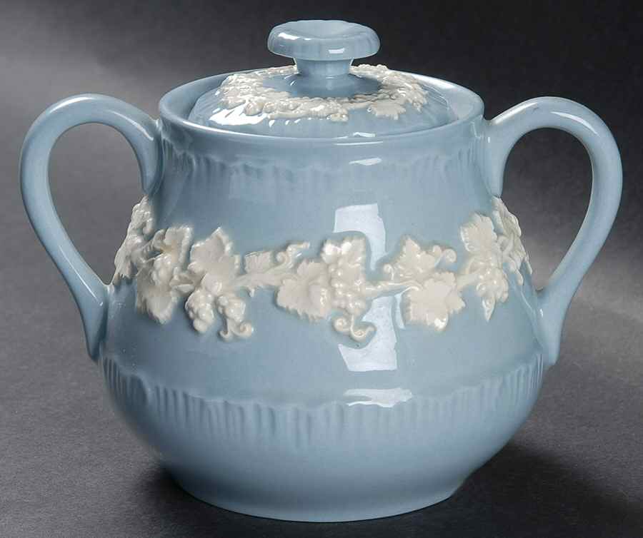 Cream Color on Lavender (Shell Edge) Sugar Bowl & Lid by Wedgwood-1