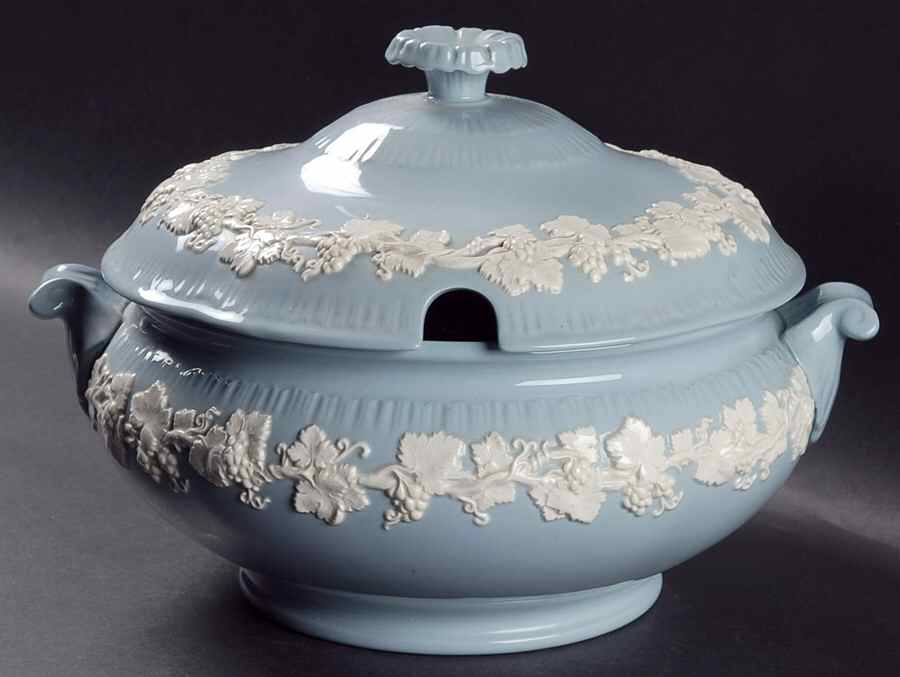 Cream Color on Lavender (Shell Edge) Tureen &  Lid by Wedgwood-1