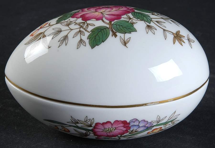 Charnwood (Bone) Medium Egg Box & Lid by Wedgwood-1