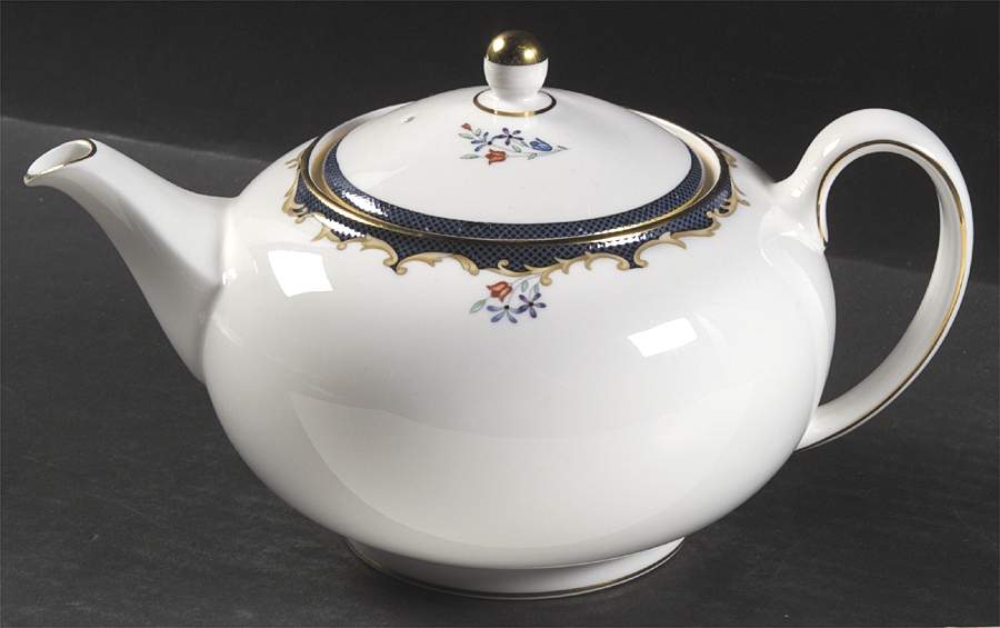 Chartley (Verge) Teapot & Lid by Wedgwood-1