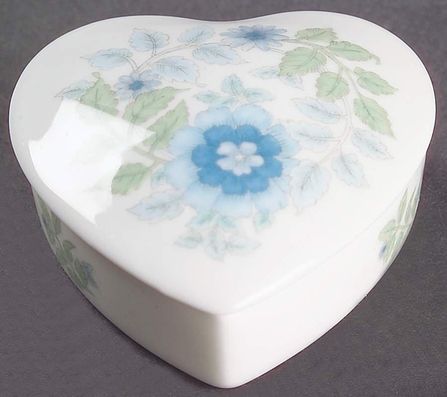 Clementine Heart Shape Box & Lid by Wedgwood-1