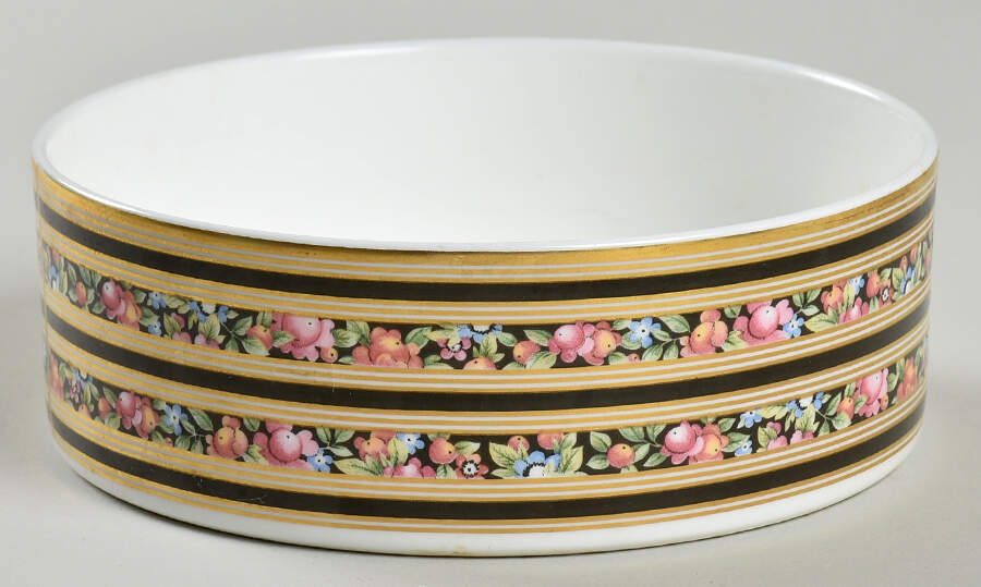 Clio 5" Round Box No Lid by Wedgwood-1