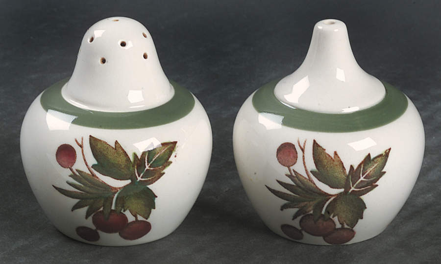 Covent Garden (Green On Edge)Tk605 Salt & Pepper Set by Wedgwood-1