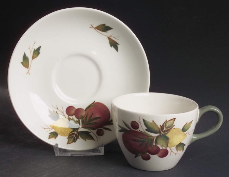Covent Garden (Green On Edge)Tk605 Flat Cup & Saucer Set by Wedgwood-1
