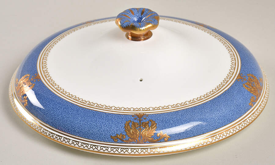 Columbia Powder Blue Rim (White Center) Lid for Round Vegetable by Wedgwood-1