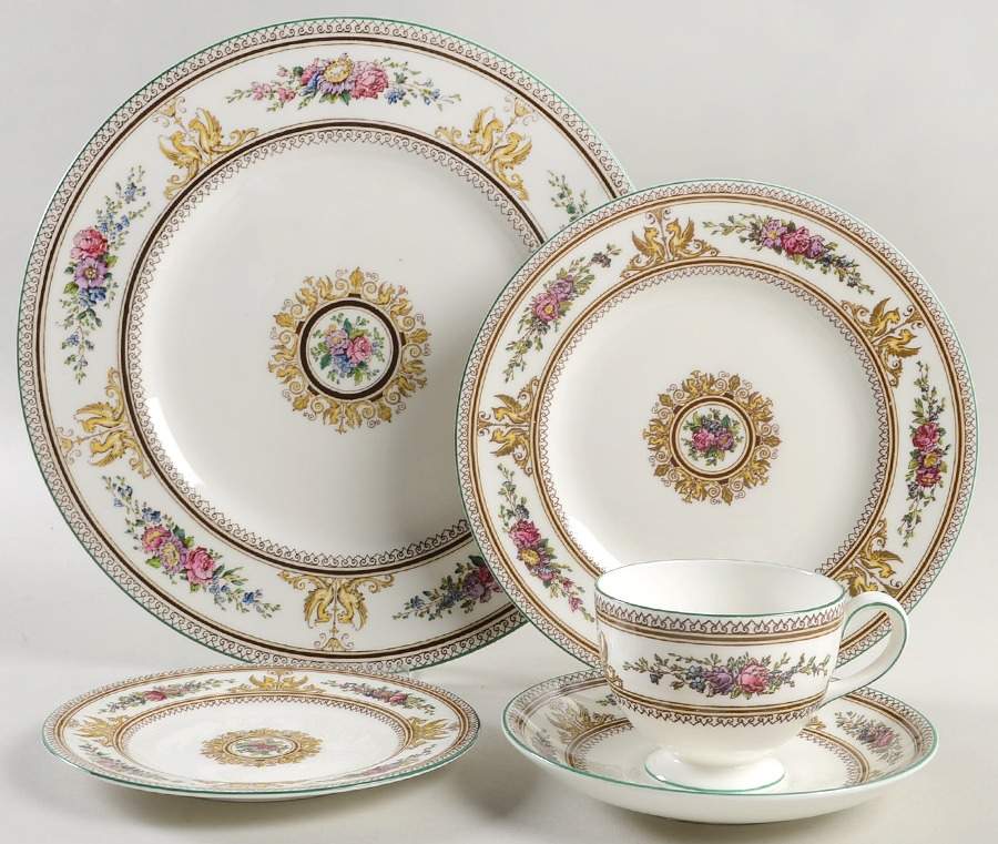Columbia White (Center Medallion, Green Trim) 5 Piece Place Setting by Wedgwood-1