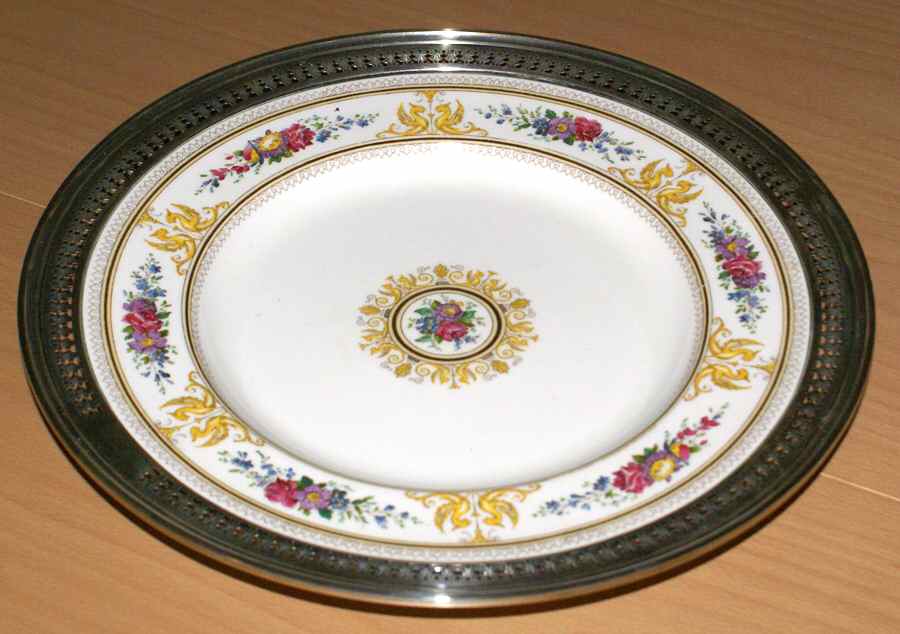 Columbia White (Center Medallion, Green Trim) Sterling Rim Dinner Plate by Wedgwood-1