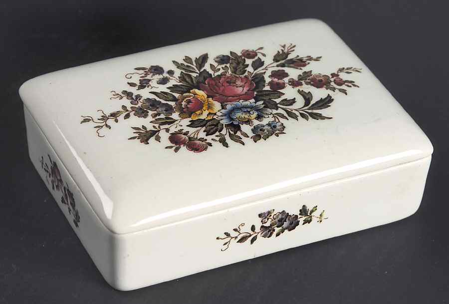 Conway Cigarette Box & Lid by Wedgwood-1